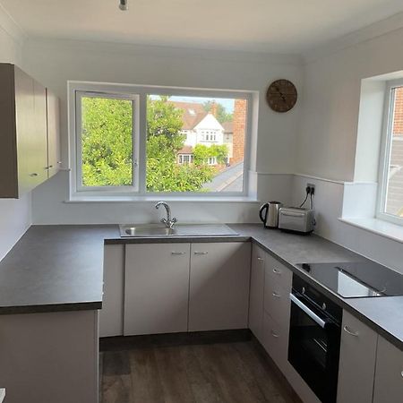 Large 2-Bedroom Maisonette With Free Parking Туикнем Экстерьер фото