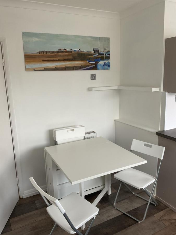 Large 2-Bedroom Maisonette With Free Parking Туикнем Экстерьер фото