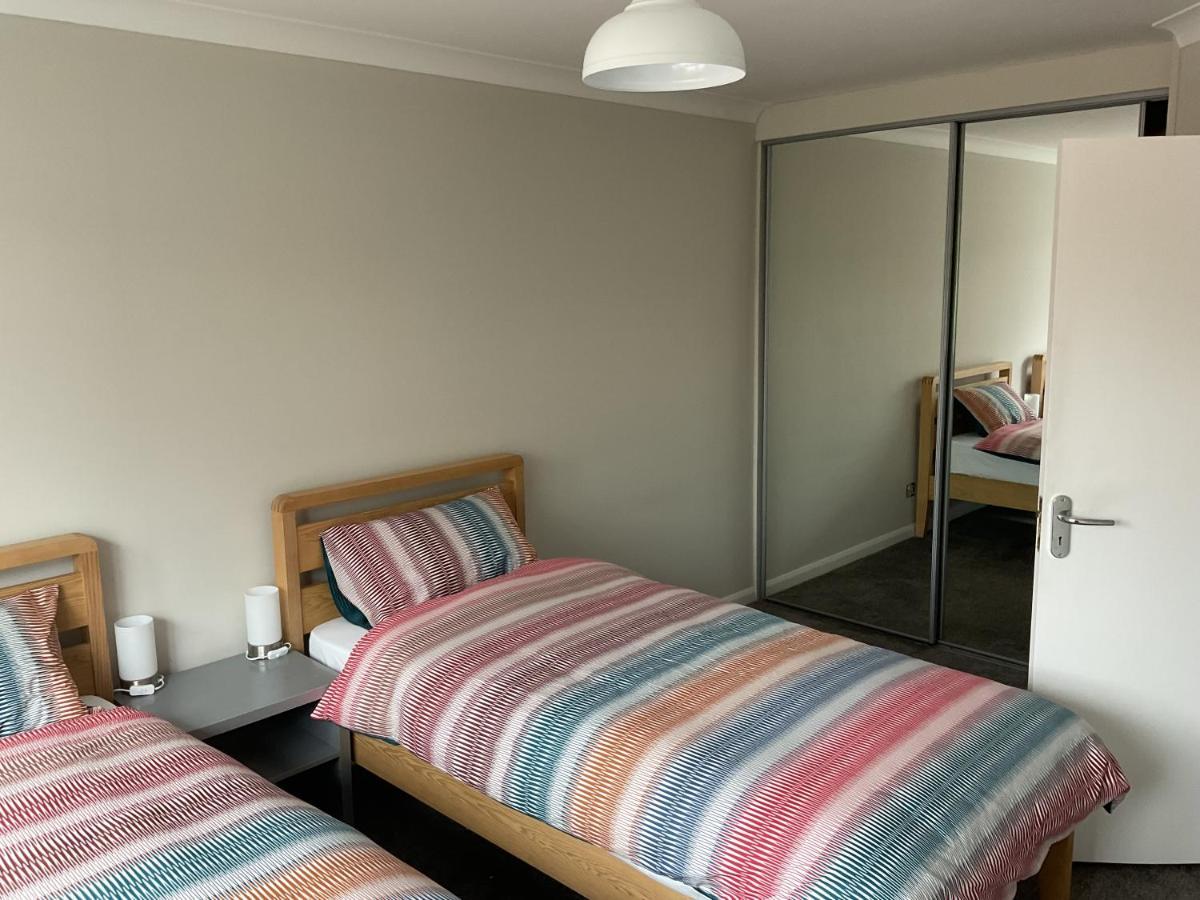 Large 2-Bedroom Maisonette With Free Parking Туикнем Экстерьер фото